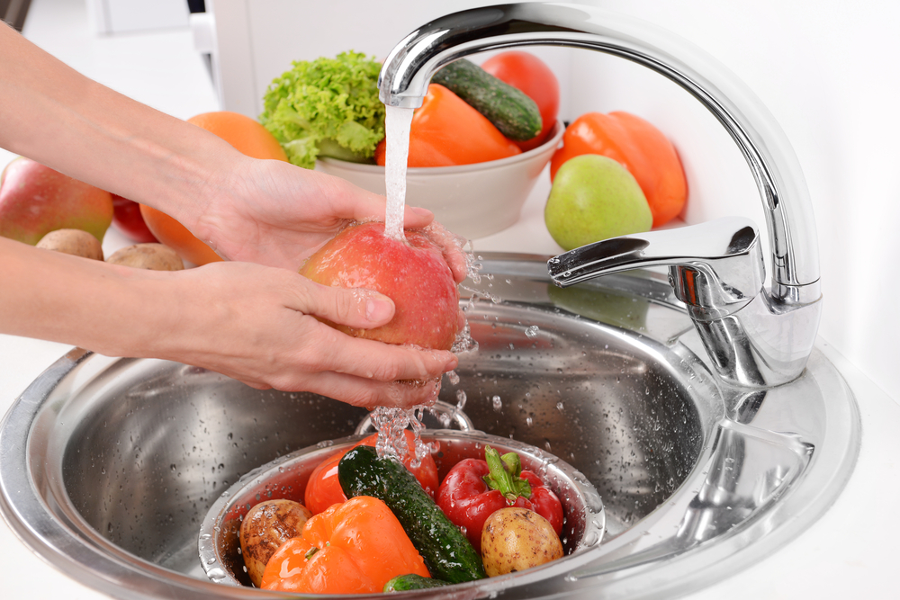 РЕКОМЕНДАЦИИ ГРАЖДАНАМ: Как выбирать и правильно мыть фрукты и овощи?