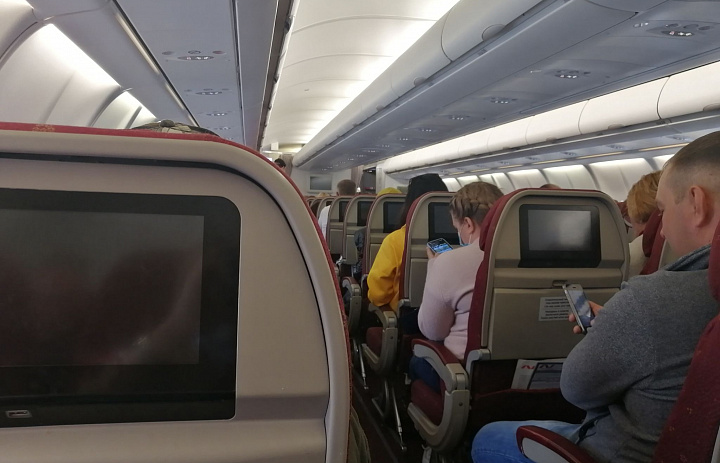 Сбили температуру: авиакомпаниям предписали высаживать людей при духоте в самолетах