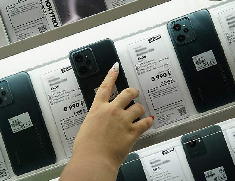 В России упал спрос на дорогие смартфоны из-за опасений взлома