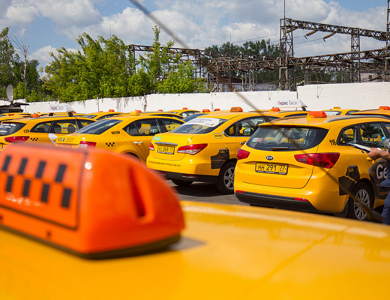 Шашечный сбор: в РФ появится новый агрегатор такси «СвифтДрайв»