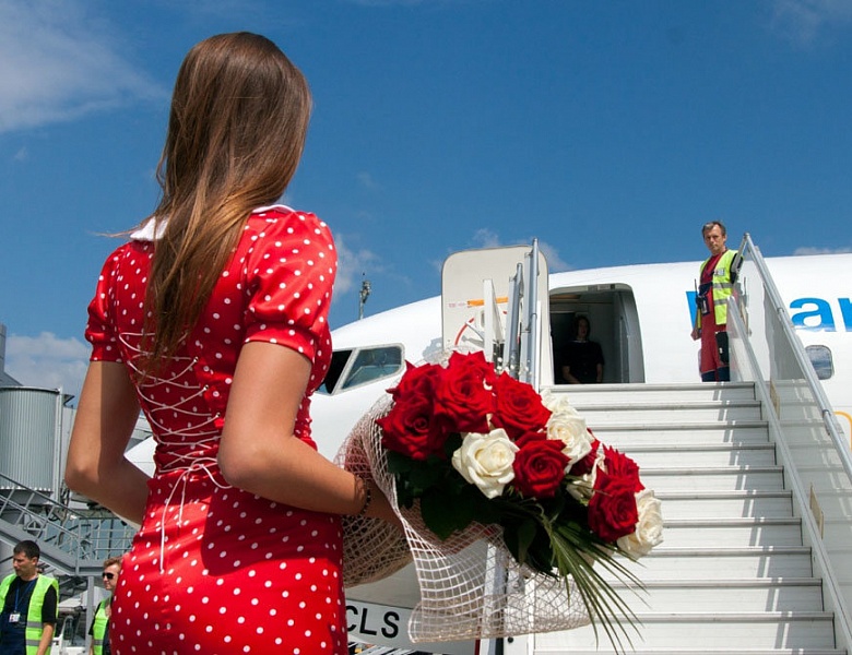  Три букета в одни руки В России вводят нормы ввоза цветов и фруктов в багаже