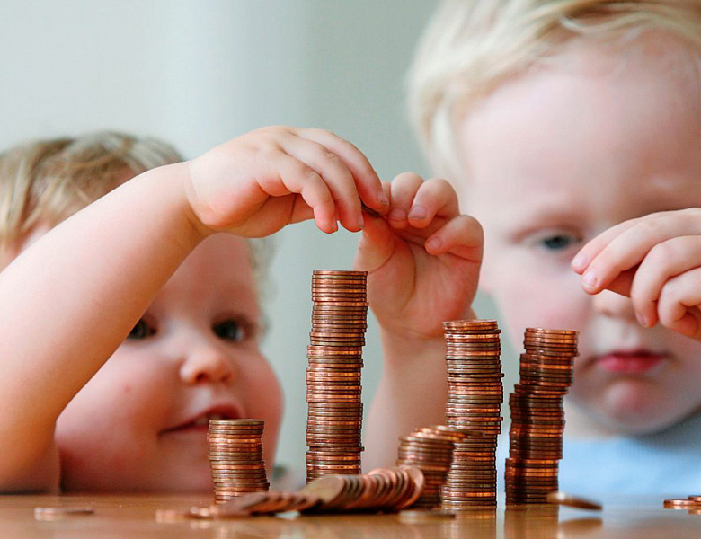 С 1 января родителям увеличат выплаты на детей: Что нужно сделать, чтобы получить больше