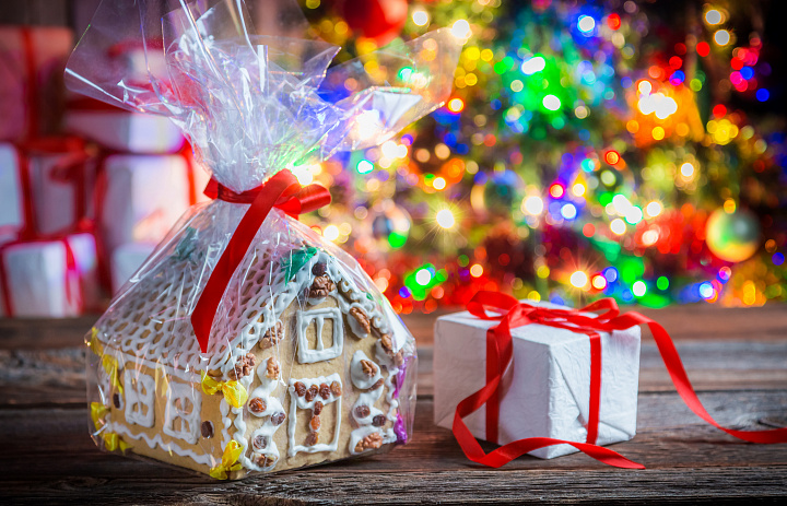 В Роспотребнадзоре открыли горячую линию по вопросам выбора новогодних подарков 