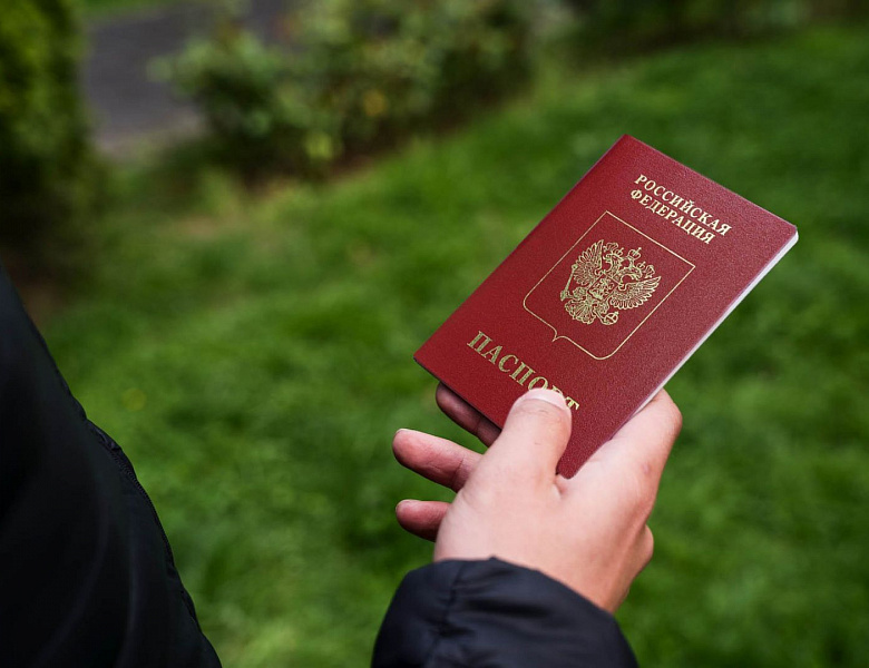 Если сменил паспорт: куда сообщать новые данные и какие документы менять 