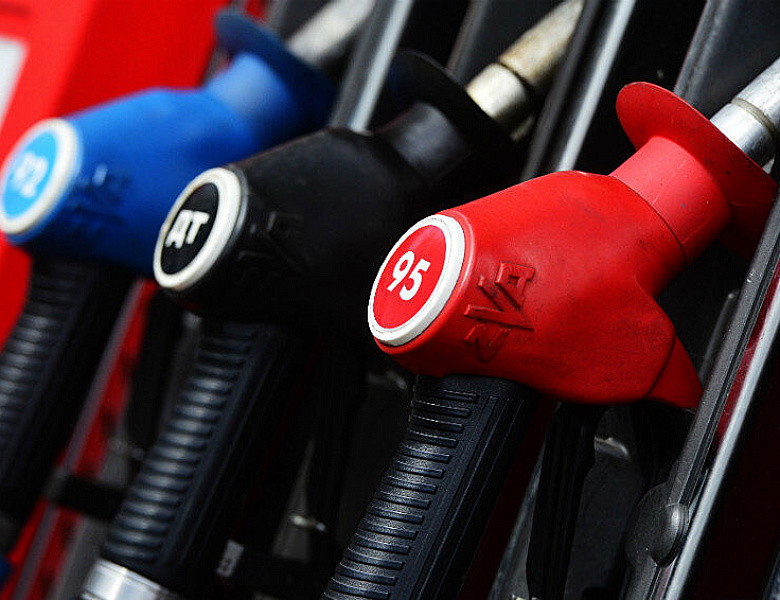 Обратный отсчёт: На сколько подешевел бензин и сколько будет стоить топливо в апреле