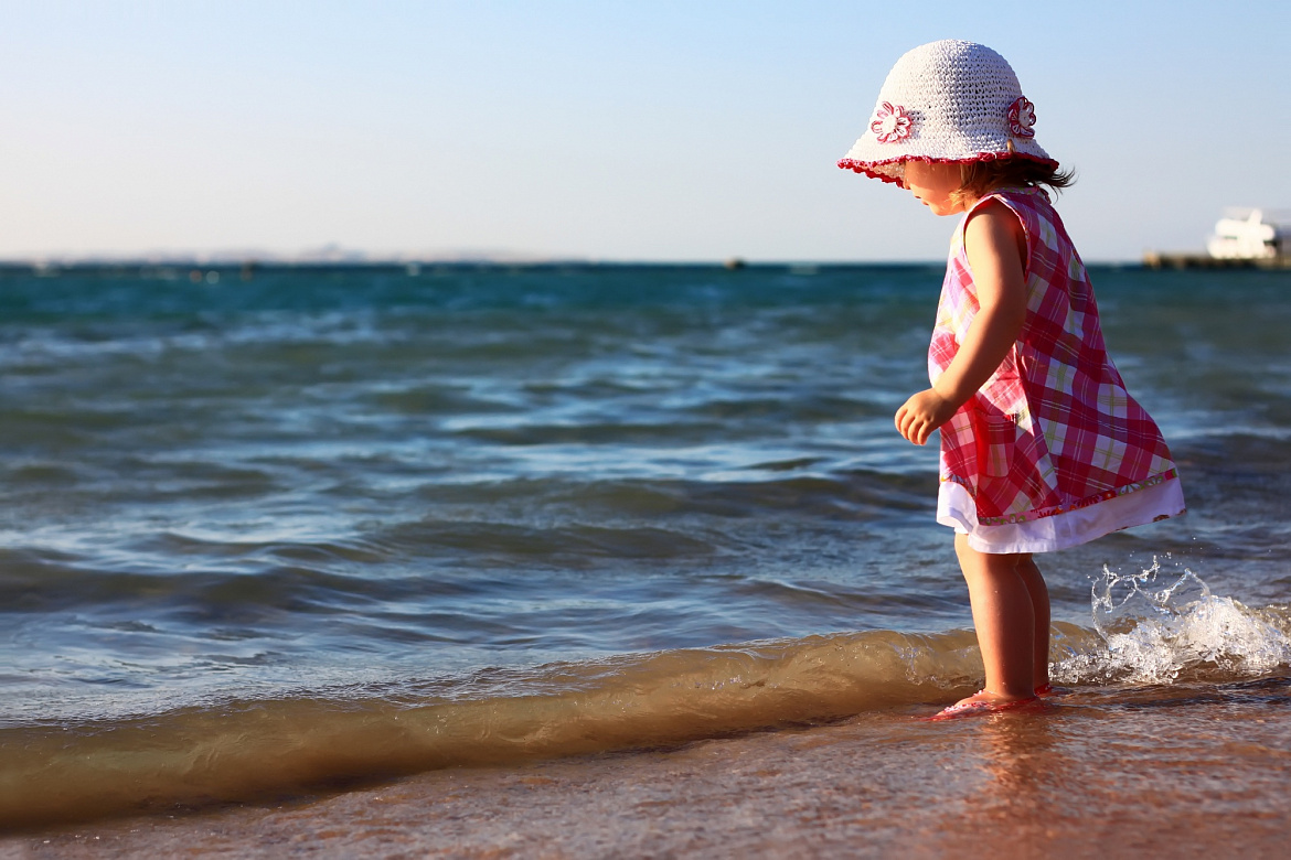 Режим отдыха: можно ли детям появляться на пляже без взрослых