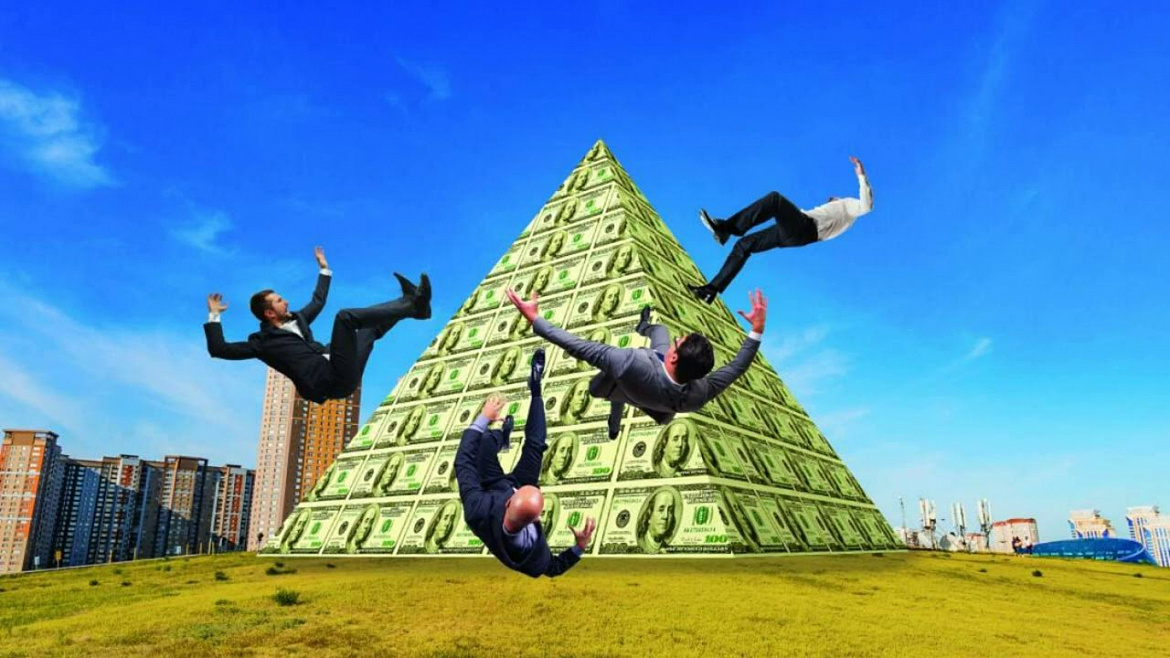 Рухнувшие пирамиды: как россияне теряют деньги на мошеннических схемах